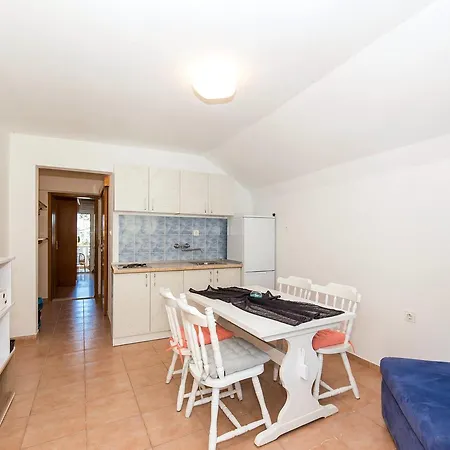 Haus Neda 151s Apartman Lumbarda